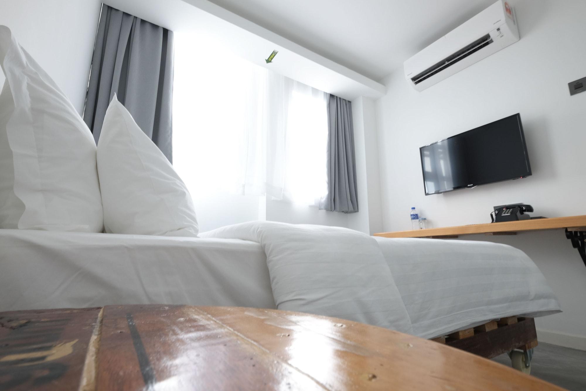 White Loft Hotel Malacca Exterior photo