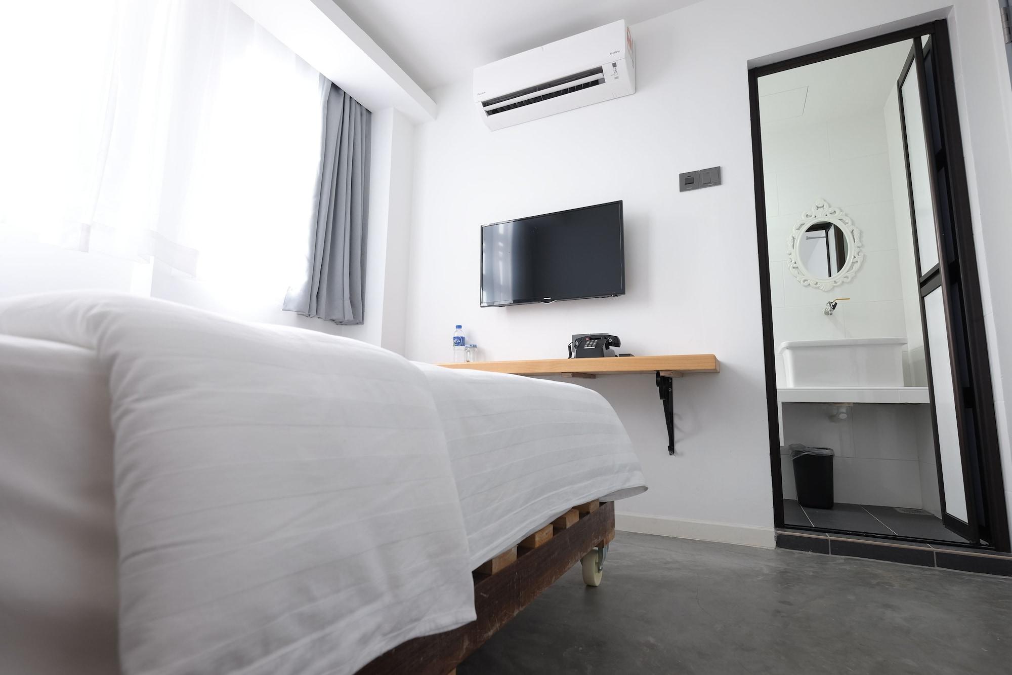 White Loft Hotel Malacca Exterior photo