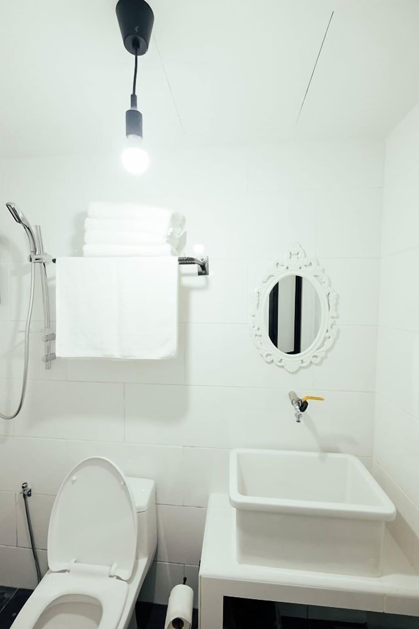 White Loft Hotel Malacca Exterior photo