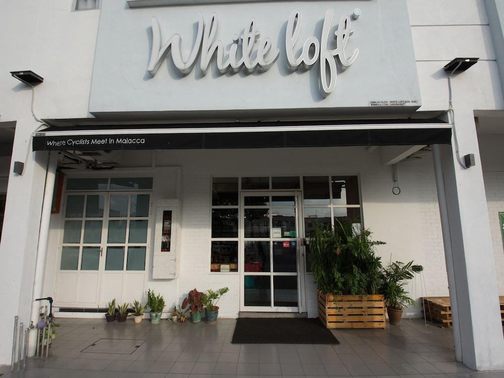 White Loft Hotel Malacca Exterior photo