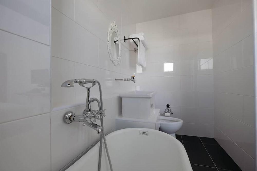 White Loft Hotel Malacca Exterior photo