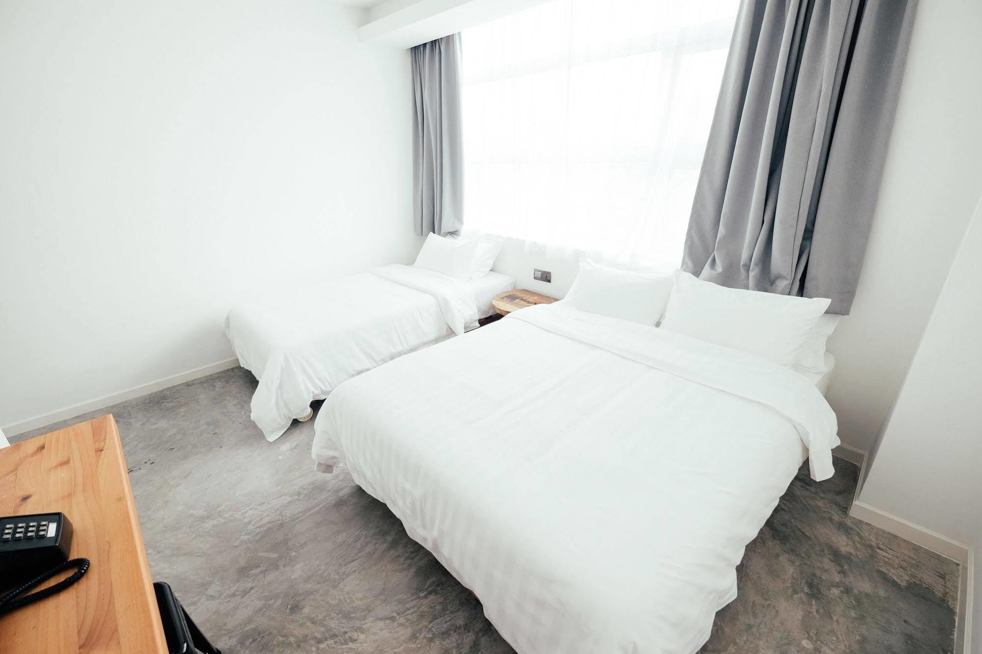 White Loft Hotel Malacca Exterior photo