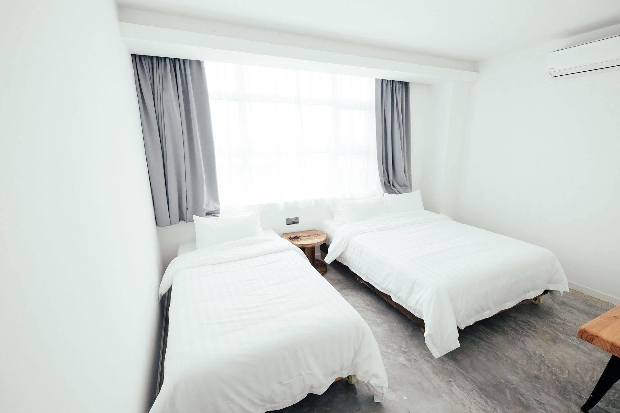 White Loft Hotel Malacca Exterior photo