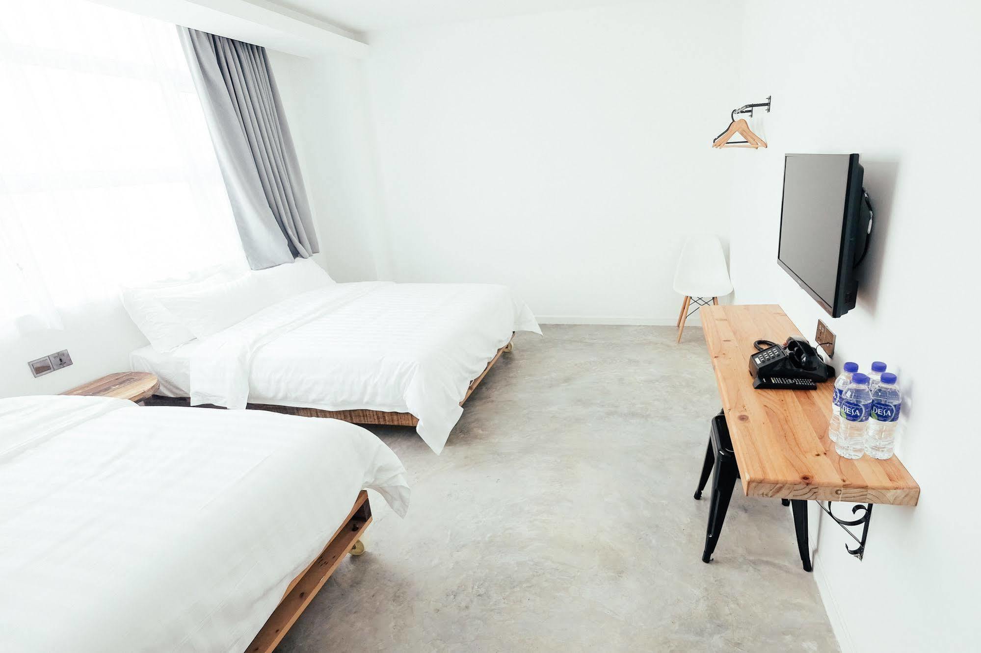 White Loft Hotel Malacca Exterior photo