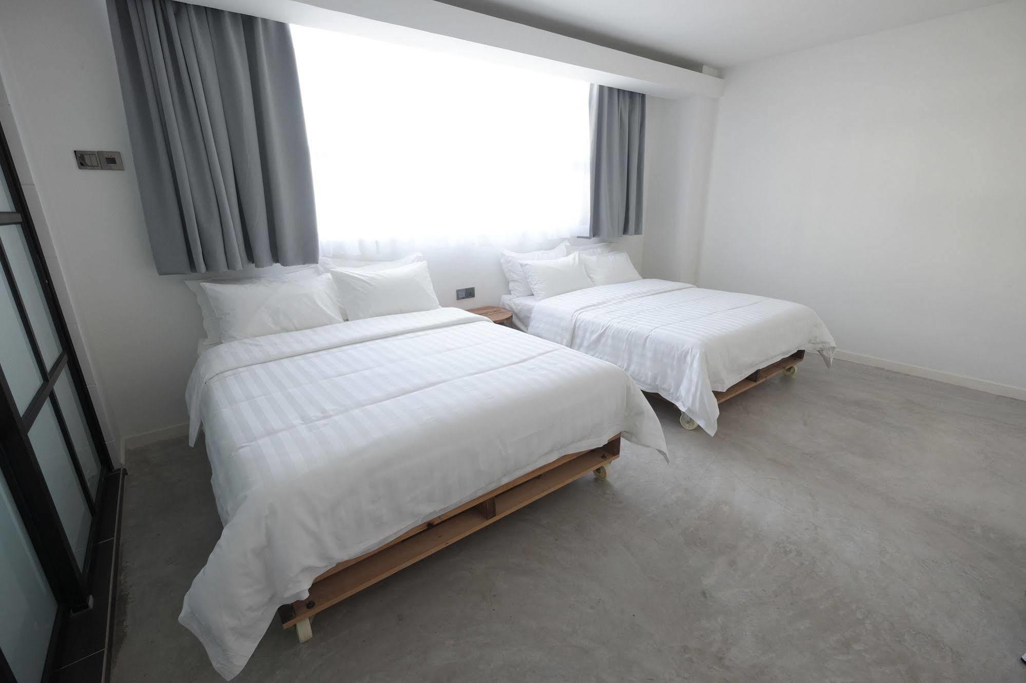 White Loft Hotel Malacca Exterior photo