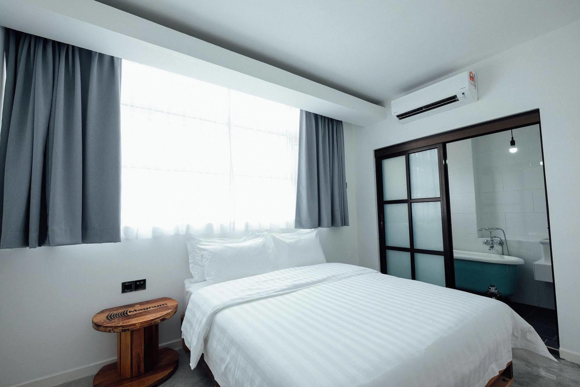 White Loft Hotel Malacca Exterior photo