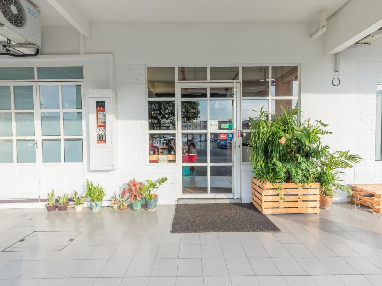 White Loft Hotel Malacca Exterior photo