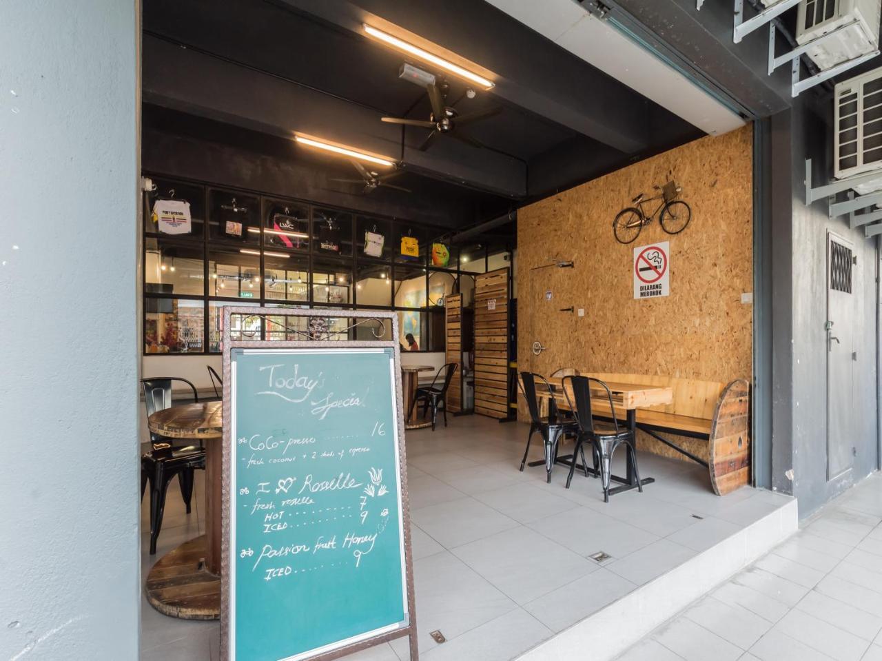 White Loft Hotel Malacca Exterior photo
