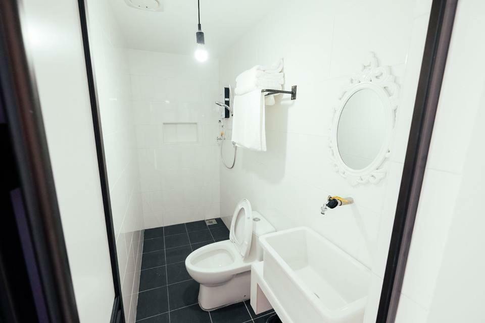 White Loft Hotel Malacca Exterior photo