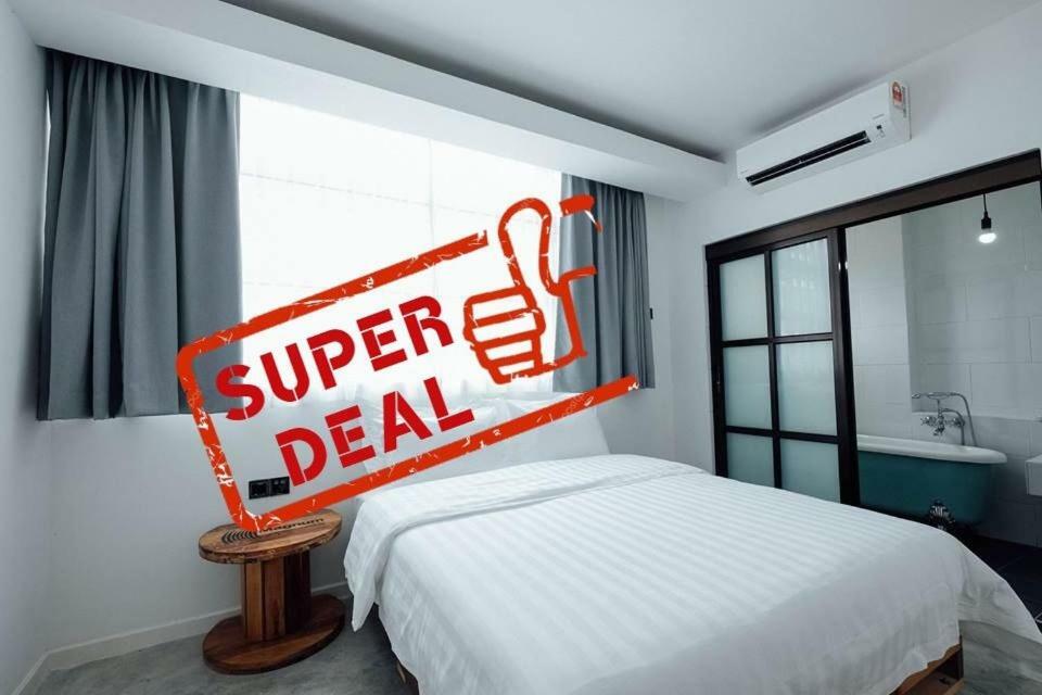 White Loft Hotel Malacca Exterior photo